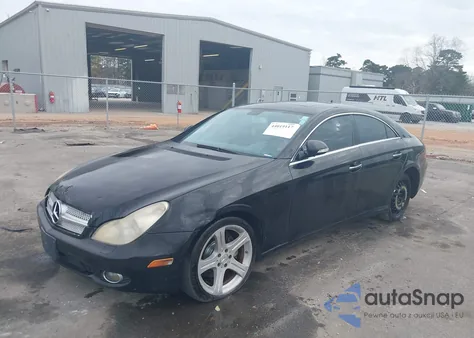 2008 Mercedes-Benz Cls 550 z USA, uszkodzony, nr VIN WDDDJ72XX8A132597
